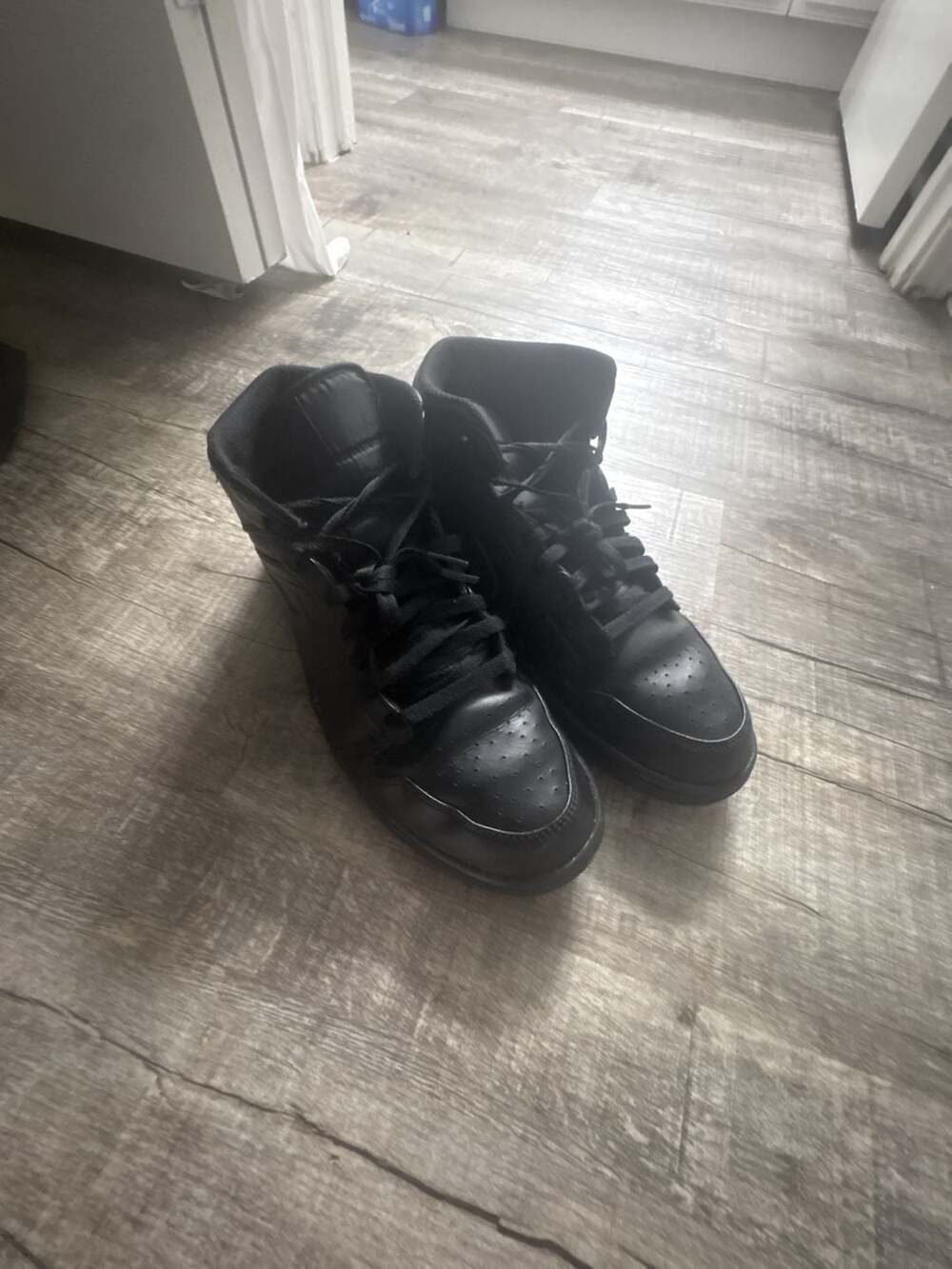 Jordan Air Jordan 1 Mid Triple Black Sneakers